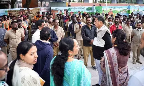 मदनायकनहल्ली नगर निगम में मंत्री का औचक दौरा, काम में लापरवाही पर तबादले की चेतावनी