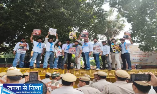 SIR पर घमासान ECI के खिलाफ NSUI का प्रदर्शन SIR पर घमासान ECI के खिलाफ NSUI का प्रदर्शन