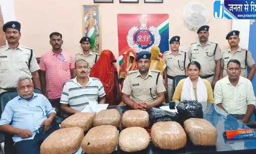 कविगुरु एक्सप्रेस में गांजे की बड़ी खेप पकड़ी गई, तीन अंतरराज्यीय महिला तस्कर गिरफ्तार कविगुरु एक्सप्रेस में गांजे की बड़ी खेप पकड़ी गई, तीन अंतरराज्यीय महिला तस्कर गिरफ्तार