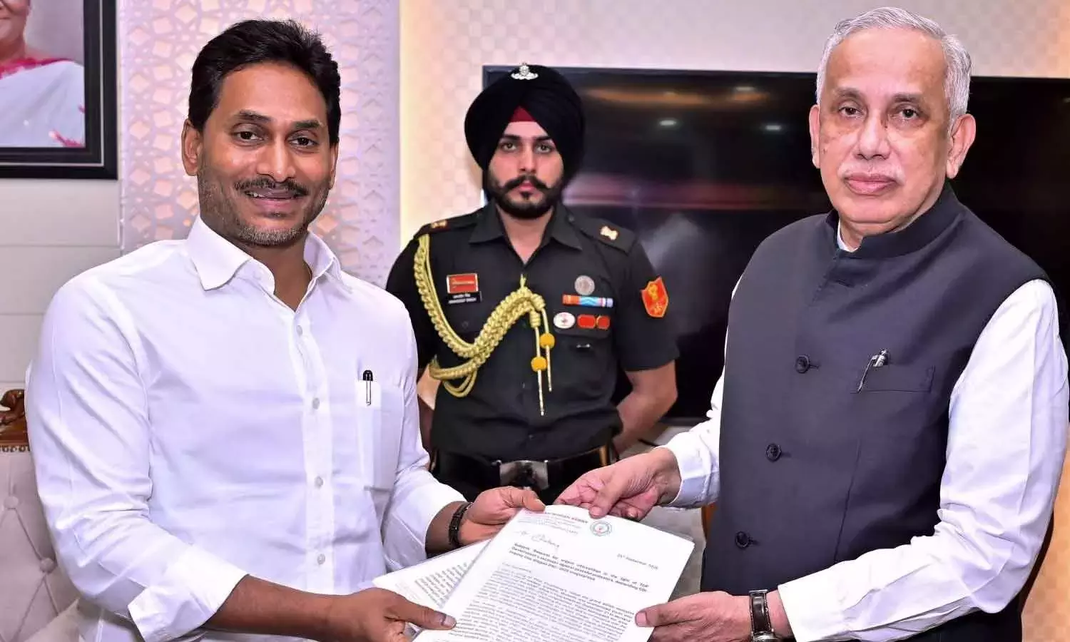 Andhra: जगन ने राज्यपाल से डीएससी अनियमितताओं की सीबीआई जांच की मांग की Andhra: जगन ने राज्यपाल से डीएससी अनियमितताओं की सीबीआई जांच की मांग की