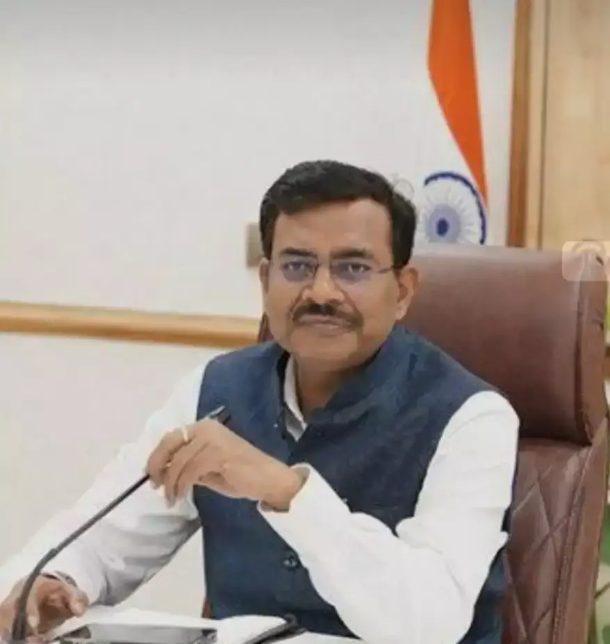 बदरीनाथ-केदारनाथ परियोजनाओं को समय पर पूरा करने के निर्देश