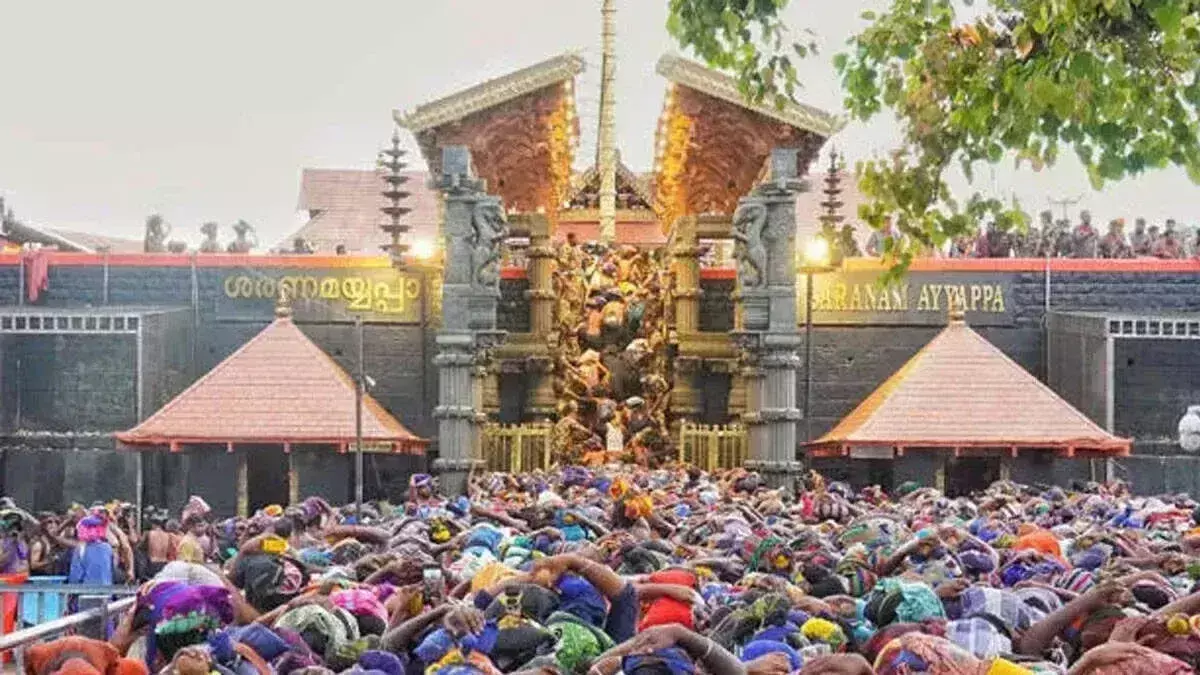 सबरीमाला में सुरक्षित मिला 55 सॉवरेन का सोने का मुकुट