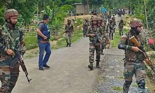 मणिपुर हिंसा: कांगपोकपी में लाइनमैन की जान गई, 24 मकान फूंके
