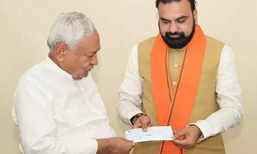नीतीश कुमार से मिले CM सम्राट चौधरी