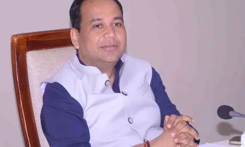 कलेक्टर डॉ. गौरव सिंह ने ली समय-सीमा की फॉलोअप बैठक कलेक्टर डॉ. गौरव सिंह ने ली समय-सीमा की फॉलोअप बैठक