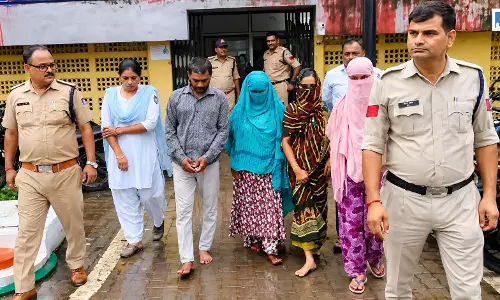 संतान की चाहत में ढाई साल की बच्ची का अपहरण, सीधी से सकुशल बरामद, 4 गिरफ्तार संतान की चाहत में ढाई साल की बच्ची का अपहरण, सीधी से सकुशल बरामद, 4 गिरफ्तार
