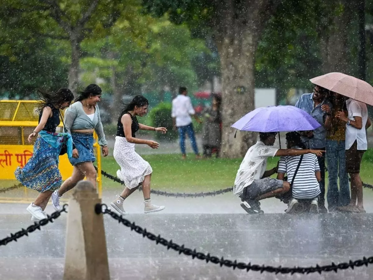 दिल्ली से दो दिन पहले विदा हुआ मानसून, आज साफ रहेगा आसमान; बारिश की संभावना नहीं दिल्ली से दो दिन पहले विदा हुआ मानसून, आज साफ रहेगा आसमान; बारिश की संभावना नहीं