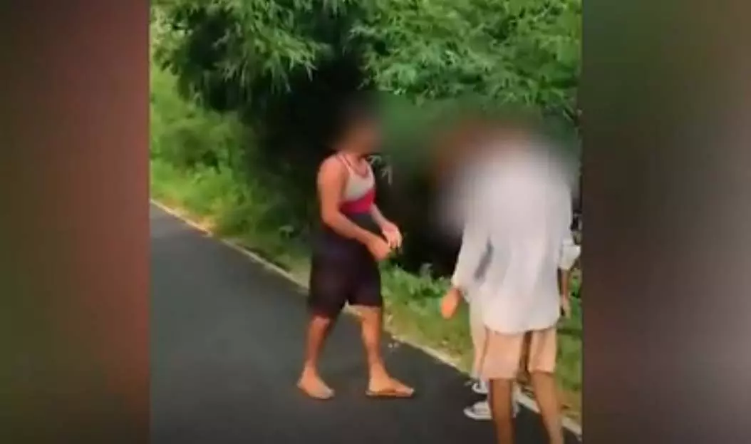 नाबालिग लड़की से दुर्व्यवहार, VIDEO सामने आते ही एक्शन नाबालिग लड़की से दुर्व्यवहार, VIDEO सामने आते ही एक्शन