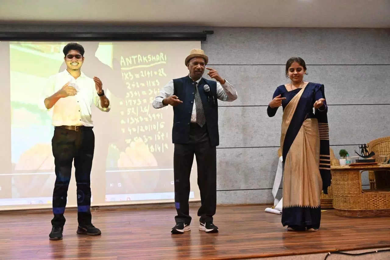 गणित को रटने का नहीं, समझने और आनंद लेने का विषय बनाने पर जोर गणित को रटने का नहीं, समझने और आनंद लेने का विषय बनाने पर जोर