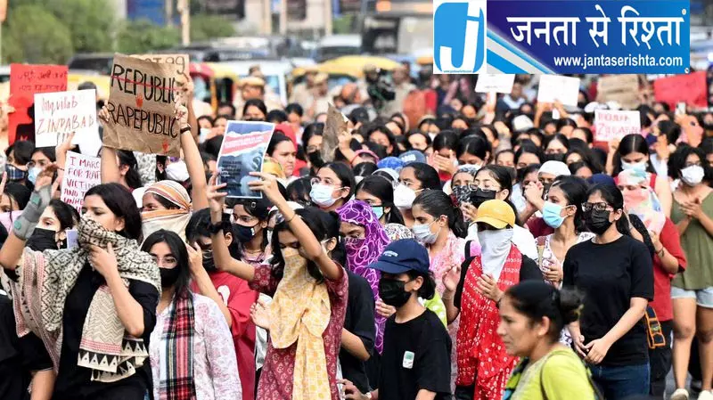 डर और हिंसा के खिलाफ सड़कों पर LSR छात्र डर और हिंसा के खिलाफ सड़कों पर LSR छात्र