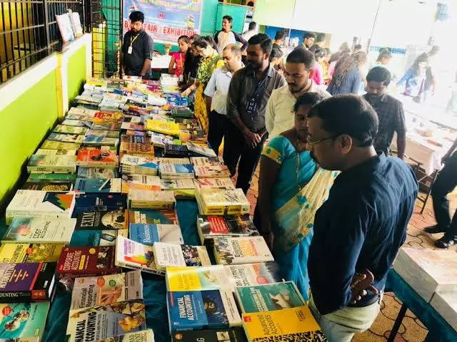 राजकीय महाविद्यालय धर्मशाला में पुस्तक प्रेमियों के लिए प्रदर्शनी राजकीय महाविद्यालय धर्मशाला में पुस्तक प्रेमियों के लिए प्रदर्शनी