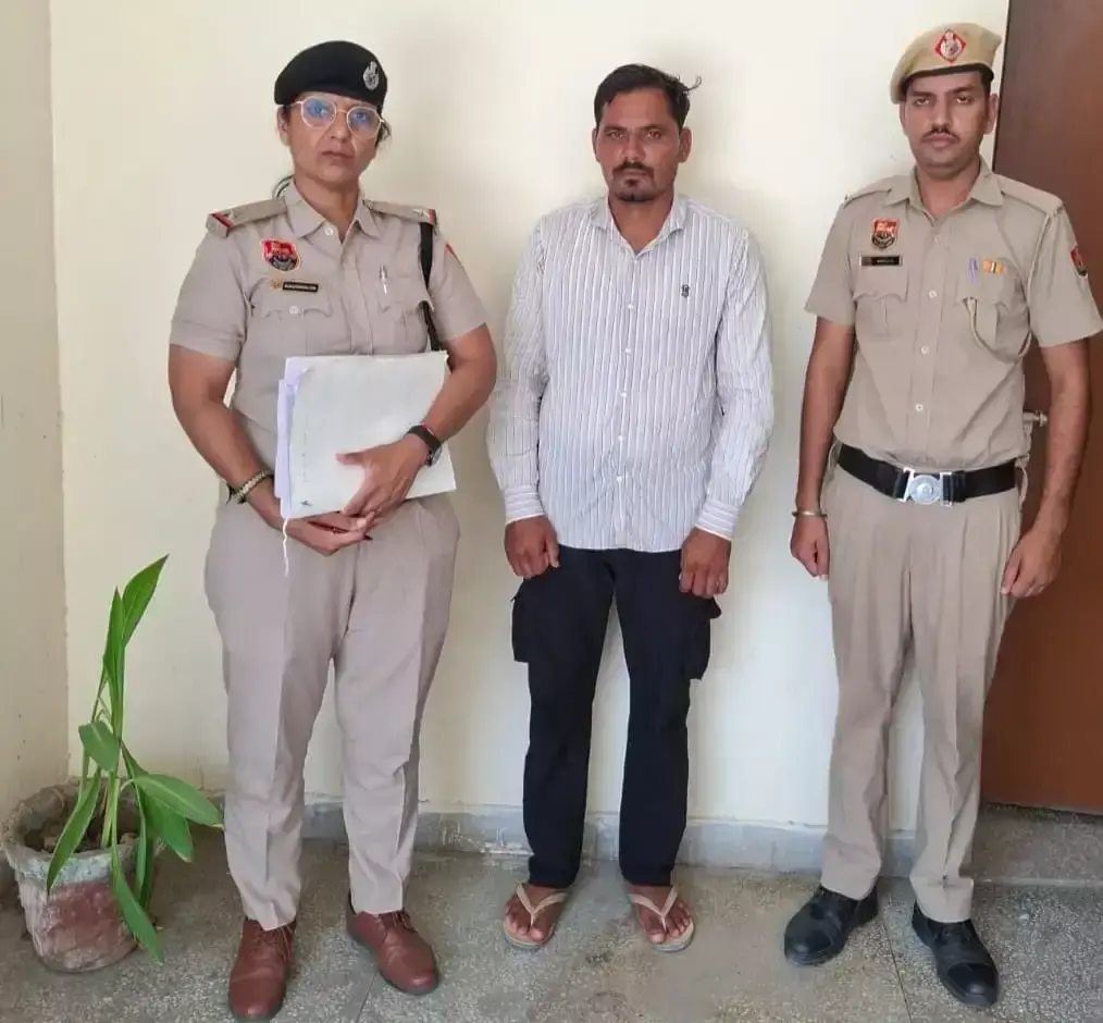 सिरसा में पत्नी और बेटी को जलाने का मामला, आरोपी पकड़ा सिरसा में पत्नी और बेटी को जलाने का मामला, आरोपी पकड़ा