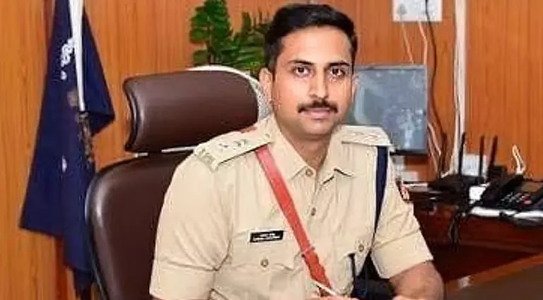KPSC जांच SIT में शामिल IPS अधिकारी का अचानक तबादला, चित्रदुर्ग SP बनाए गए कुशल चौकसी KPSC जांच SIT में शामिल IPS अधिकारी का अचानक तबादला, चित्रदुर्ग SP बनाए गए कुशल चौकसी