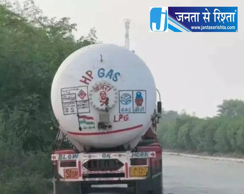 मोगा-जालंधर राजमार्ग पर एलपीजी टैंकर रिसाव से दहशत; ड्राइवर ने टाला बड़ा हादसा मोगा-जालंधर राजमार्ग पर एलपीजी टैंकर रिसाव से दहशत; ड्राइवर ने टाला बड़ा हादसा
