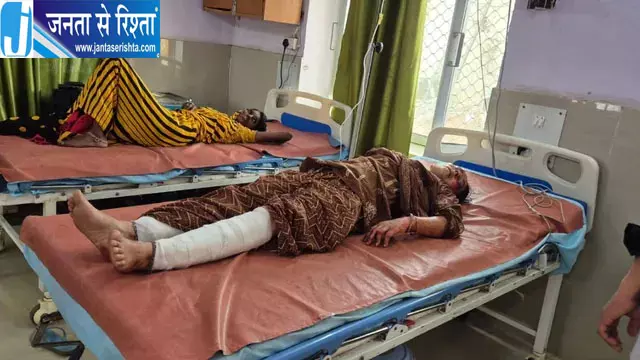 गंगा एक्सप्रेसवे पर तेज रफ्तार कार कैंटर में घुसी, पिता-पुत्र की मौत; तीन घायल गंगा एक्सप्रेसवे पर तेज रफ्तार कार कैंटर में घुसी, पिता-पुत्र की मौत; तीन घायल