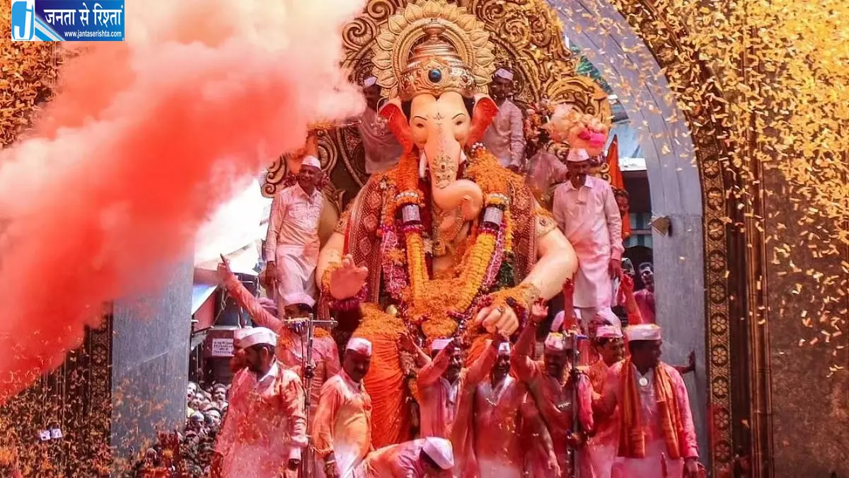 लालबागचा राजा की विसर्जन यात्रा शुक्रवार को, दक्षिण मुंबई से होकर गिरगांव चौपाटी पहुंचेगी प्रतिमा लालबागचा राजा की विसर्जन यात्रा शुक्रवार को, दक्षिण मुंबई से होकर गिरगांव चौपाटी पहुंचेगी प्रतिमा