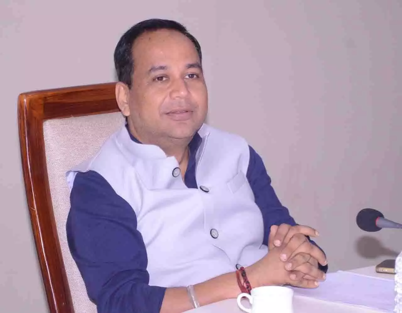 कलेक्टर डॉ. गौरव सिंह ने ली समय-सीमा की फॉलोअप बैठक कलेक्टर डॉ. गौरव सिंह ने ली समय-सीमा की फॉलोअप बैठक