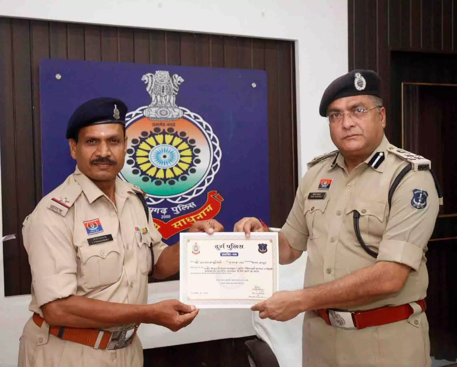 समय-सीमा में चार्जशीट पेश करने वाले 20 विवेचक सम्मानित समय-सीमा में चार्जशीट पेश करने वाले 20 विवेचक सम्मानित