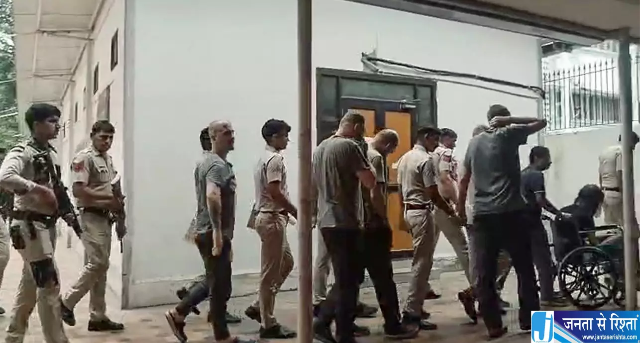 अमेरिकी और 6 यूक्रेनी नागरिकों को विदेश जाने की कोर्ट से अनुमति अमेरिकी और 6 यूक्रेनी नागरिकों को विदेश जाने की कोर्ट से अनुमति