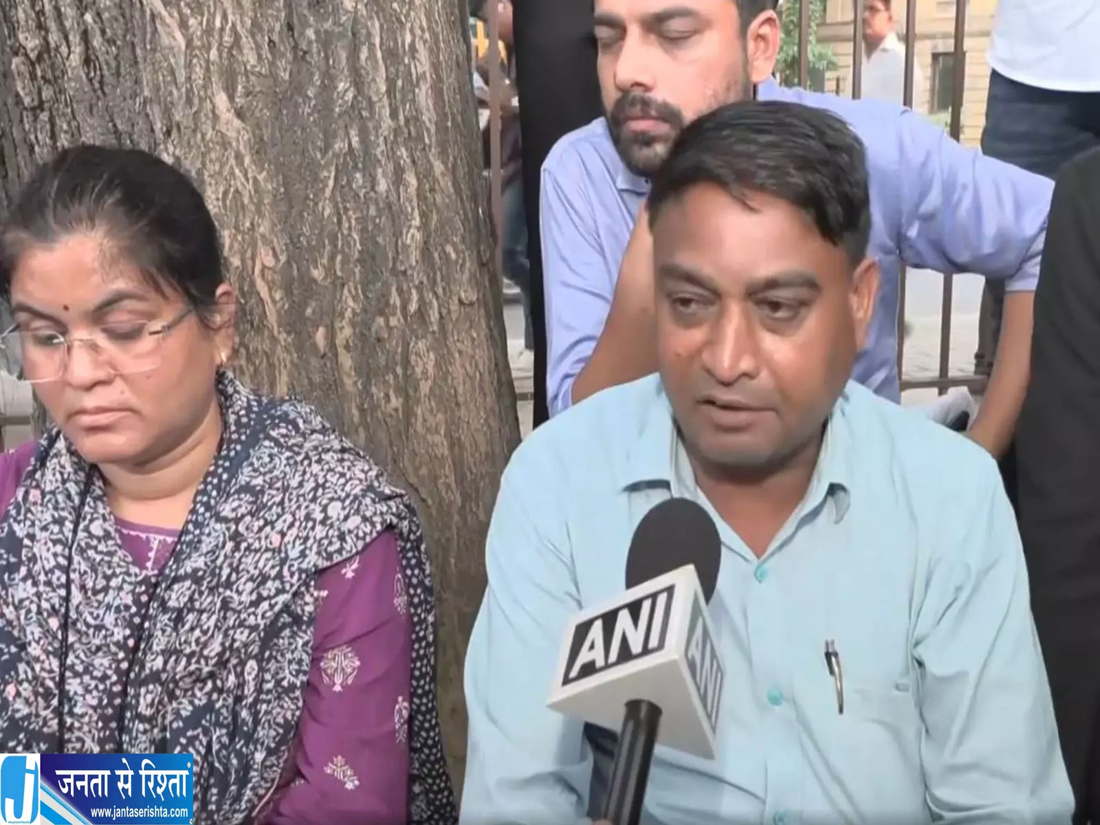 साहिल वाकोडे के माता पिता आजाद मैदान में भूख हड़ताल पर साहिल वाकोडे के माता पिता आजाद मैदान में भूख हड़ताल पर