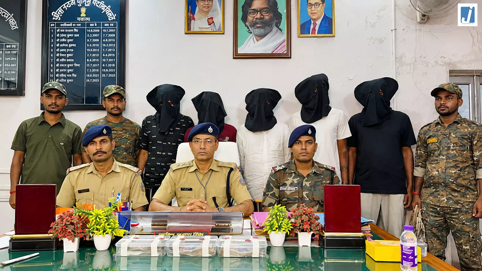 NCB अधिकारी बनकर रोकी यात्री बस, 31.90 लाख की लूट में पांच आरोपी गिरफ्तार NCB अधिकारी बनकर रोकी यात्री बस, 31.90 लाख की लूट में पांच आरोपी गिरफ्तार