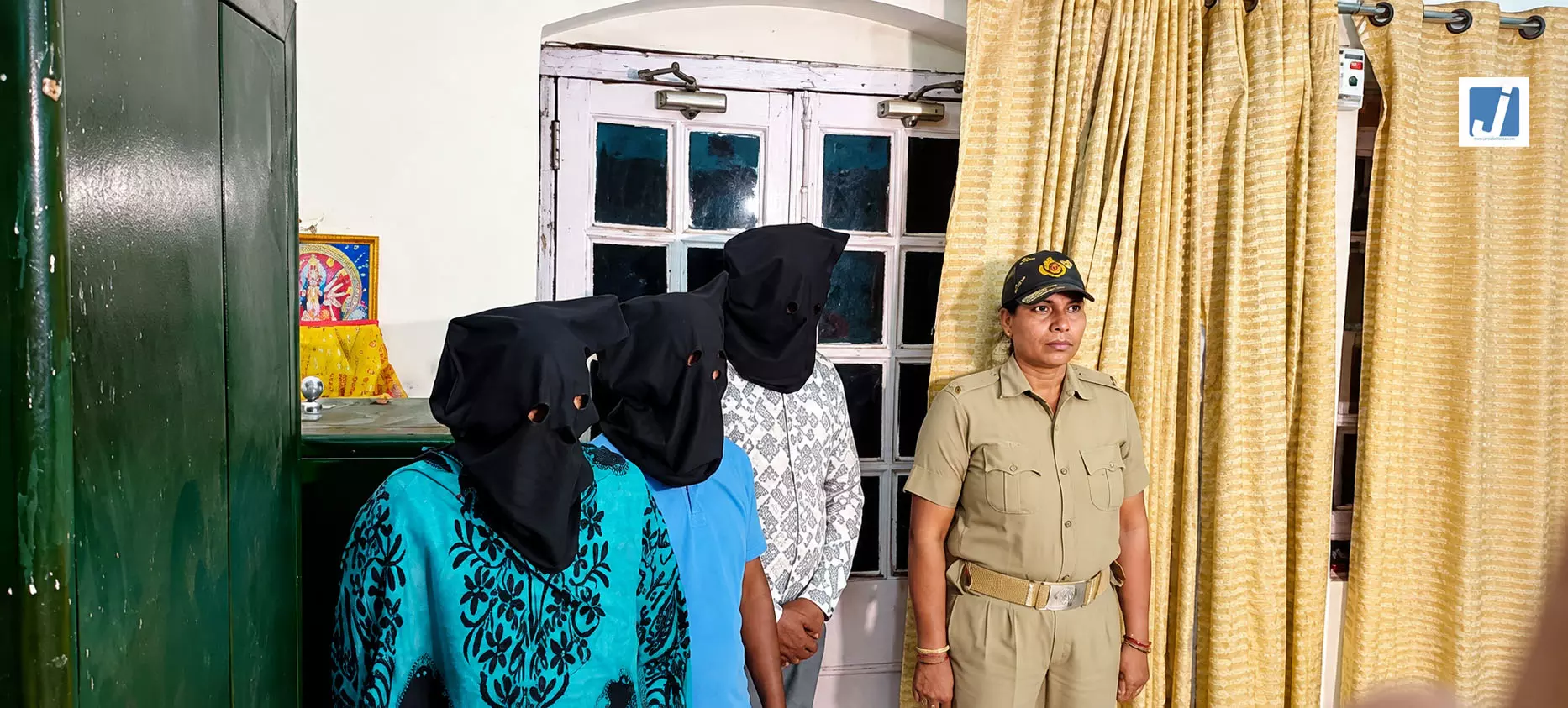 दस्तावेज से बनाते थे फर्जी SIM कार्ड, साइबर क्राइम में इस्तेमाल का शक, 3 गिरफ्तार दस्तावेज से बनाते थे फर्जी SIM कार्ड, साइबर क्राइम में इस्तेमाल का शक, 3 गिरफ्तार