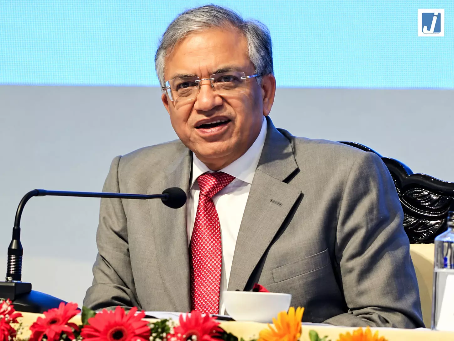 CEC ज्ञानेश कुमार के 14 आदेशों को रद्द करने की मांग, बॉम्बे हाई कोर्ट में याचिका CEC ज्ञानेश कुमार के 14 आदेशों को रद्द करने की मांग, बॉम्बे हाई कोर्ट में याचिका