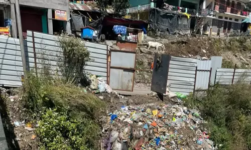 जानकीचट्टी में जगह-जगह कूड़े के ढेर से लोग परेशान