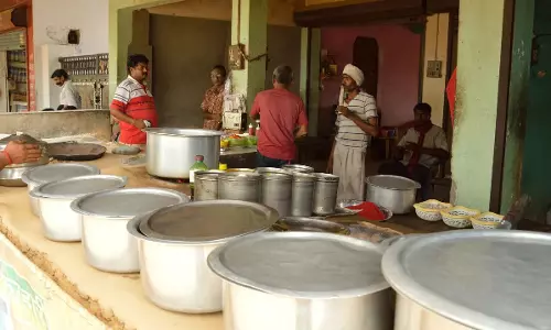 होटल-रेस्टोरेंट में वेज-नॉनवेज की अलग होगी रसोई, 1 नवंबर से सख्ती होटल-रेस्टोरेंट में वेज-नॉनवेज की अलग होगी रसोई, 1 नवंबर से सख्ती