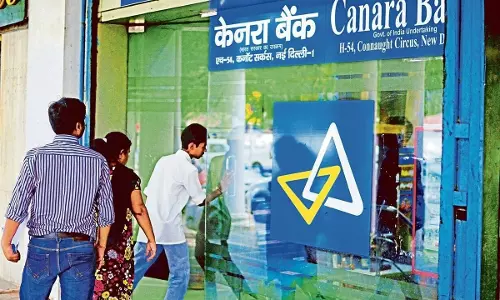 जमशेदपुर में बैंक से 33.60 करोड़ की डकैती, 23.80 किलो सोना और 40 लाख कैश लूट ले गए बदमाश जमशेदपुर में बैंक से 33.60 करोड़ की डकैती, 23.80 किलो सोना और 40 लाख कैश लूट ले गए बदमाश