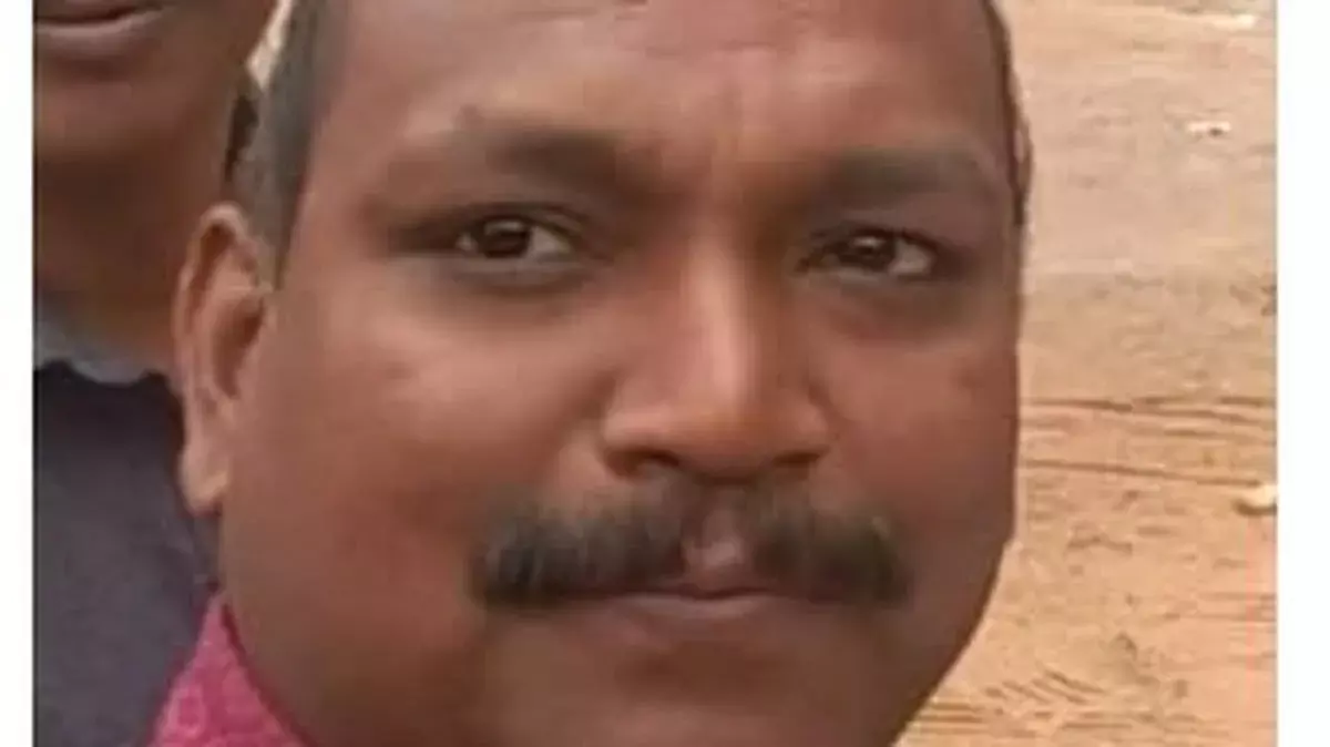 छाती पर नारियल गिरने से बाइक सवार की दर्दनाक हादसे में मौत छाती पर नारियल गिरने से बाइक सवार की दर्दनाक हादसे में मौत