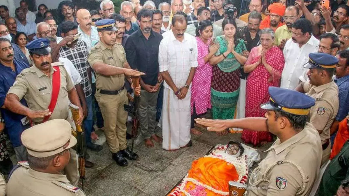 अलविदा सूर्य कृष्णमूर्ति: राजकीय सम्मान के साथ दी गई अंतिम विदाई