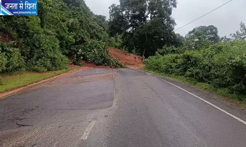 घोडादारा के पास भारी भूस्खलन, कोरापुट-बोरिगुम्मा मार्ग बंद; सड़क पर मलबे का ढेर