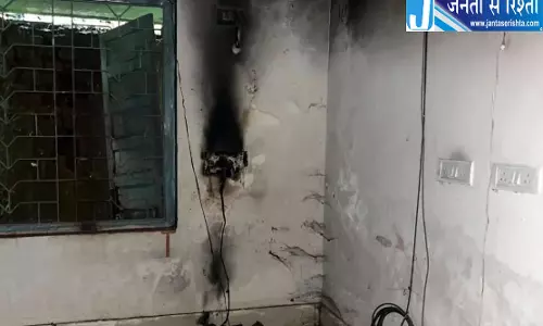 जयपुर के सरकारी आर्ट एंड क्राफ्ट स्कूल में भीषण आग, कंप्यूटर समेत लाखों का सामान जला