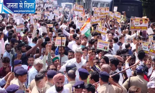 CEC को हटाने की मांग पर कांग्रेस का प्रदर्शन