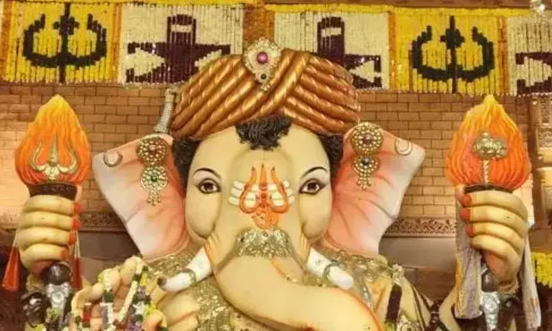 Telangana: बालापुर लड्डू की नीलामी में लौटे लंदन के कारोबारी, 40 लाख रुपये की बोली के लिए तैयार Telangana: बालापुर लड्डू की नीलामी में लौटे लंदन के कारोबारी, 40 लाख रुपये की बोली के लिए तैयार