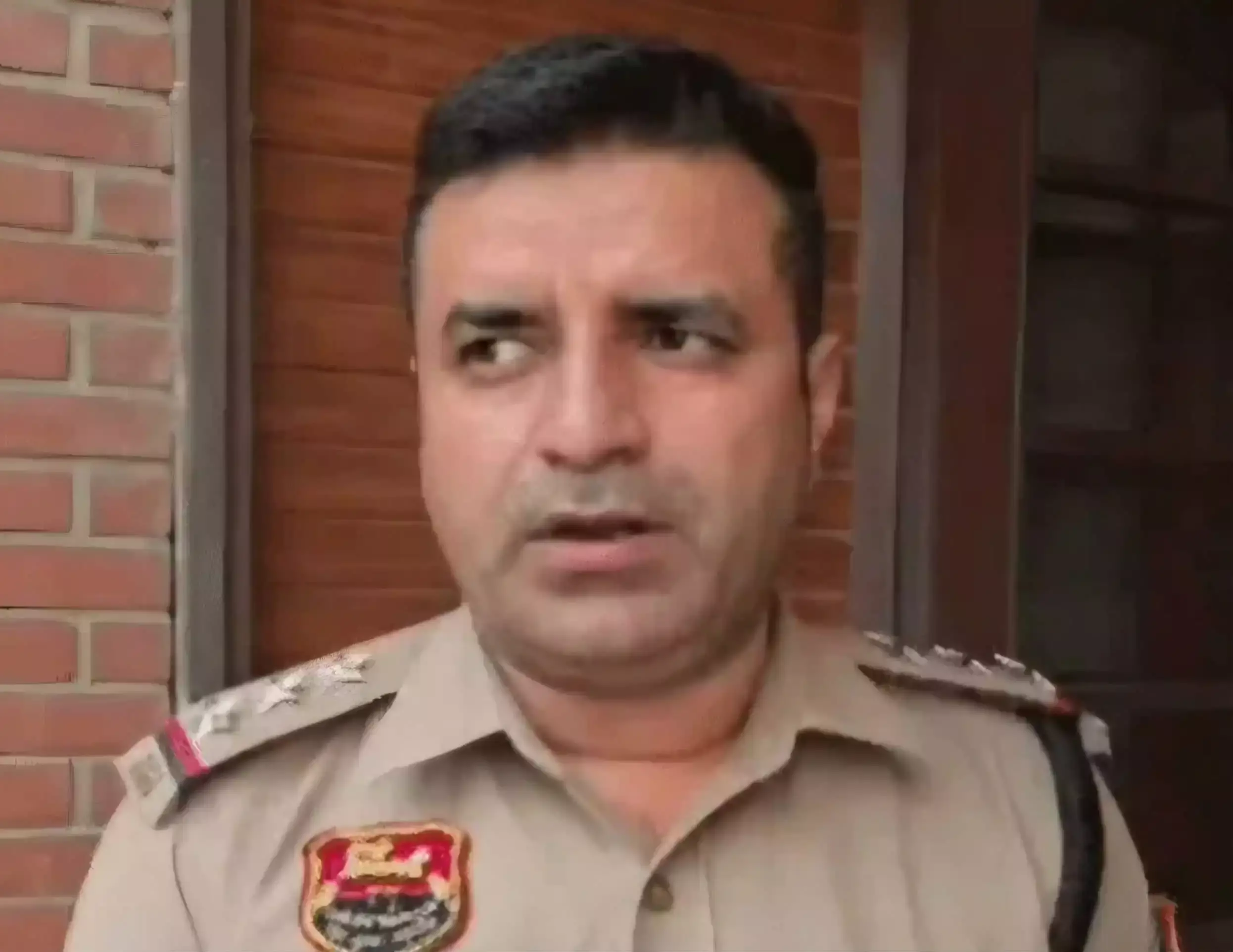 पुलिसकर्मी के दस्तावेजों के इस्तेमाल से फर्म पंजीकरण का मामला