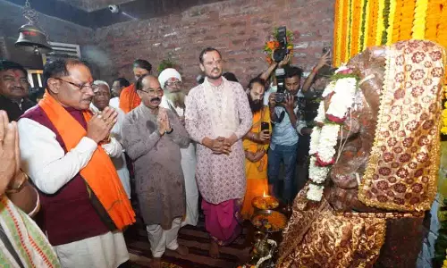 मुख्यमंत्री विष्णुदेव साय ने मदकूद्वीप के प्राचीन मंदिरों में की पूजा-अर्चना