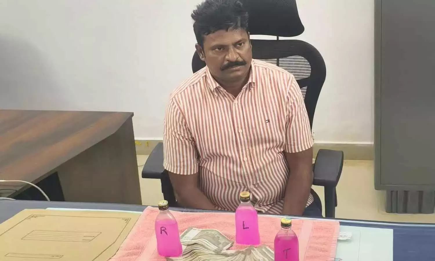 Andhra: राजस्व अधिकारी एसीबी के घेरे में