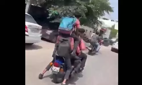 एक बाइक पर 5 नाबालिग, वायरल हुआ वीडियो तो पुलिस ने ठोका ₹25 हजार जुर्माना