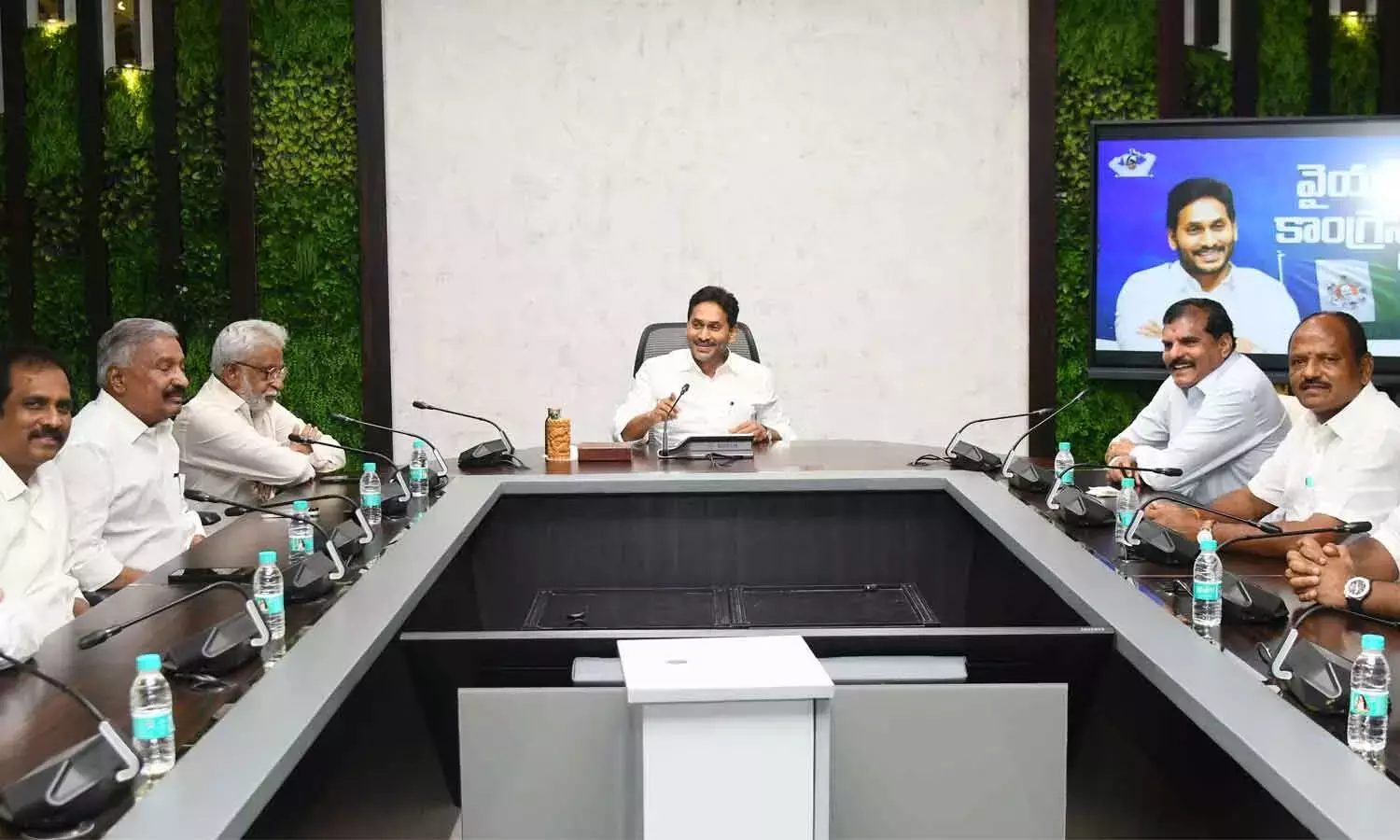जगन ने बजाया चुनावी बिगुल, YSRCP को तैयार रहने का आदेश जगन ने बजाया चुनावी बिगुल, YSRCP को तैयार रहने का आदेश
