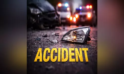 एक्सप्रेसवे पर खड़े डंपर से SUV की टक्कर, चार की मौत एक्सप्रेसवे पर खड़े डंपर से SUV की टक्कर, चार की मौत