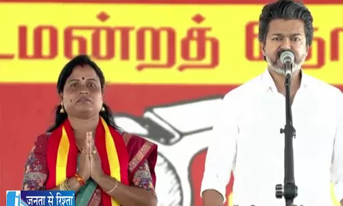 मदुरंतकम में गरजे CM विजय भ्रष्टाचार के मुद्दे पर DMK को घेरा मदुरंतकम में गरजे CM विजय भ्रष्टाचार के मुद्दे पर DMK को घेरा