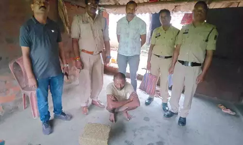 घर के पीछे छिपा रखा था गांजा ग्राहक तलाशते आरोपी गिरफ्तार