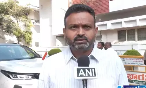 बिजली कनेक्शन काटने पर विवाद MLC पर दो अधिकारियों से मारपीट का आरोप बिजली कनेक्शन काटने पर विवाद MLC पर दो अधिकारियों से मारपीट का आरोप