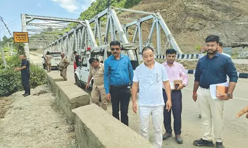 फेसामा: सड़क बहाली का काम, सांसद ने लिया जायजा फेसामा: सड़क बहाली का काम, सांसद ने लिया जायजा