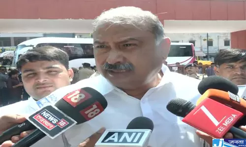 नगर निगम में एंट्री से रोके जाने का आरोप कांग्रेस नेताओं ने किया विरोध नगर निगम में एंट्री से रोके जाने का आरोप कांग्रेस नेताओं ने किया विरोध