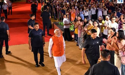 दीनदयाल उपाध्याय की जयंती पर ‘भजन क्लबिंग’ में शामिल हुए PM मोदी दीनदयाल उपाध्याय की जयंती पर ‘भजन क्लबिंग’ में शामिल हुए PM मोदी