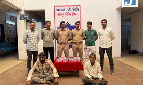 फर्म में हथियार लेकर घुसे बदमाश, मालिक ने मचाया शोर तो लोगों ने दबोचा