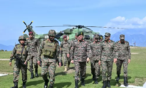 सेना प्रमुख जनरल धीरज सेठ ने LOC के अग्रिम इलाकों का किया दौरा